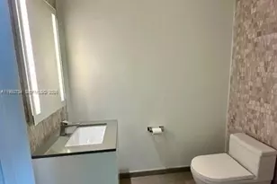 68 SE 6th St, Miami, FL 33131 - Photo 5