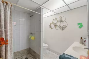 10000 NW 80th Ct, Hialeah Gardens, FL 33016 - Photo 19