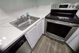 216 Lake Pointe Dr, Oakland Park, FL 33309 - Photo 11