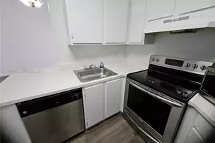 216 Lake Pointe Dr, Oakland Park, FL 33309 - Photo 9