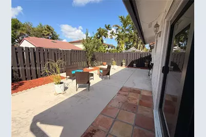 6641 NW 174th Ter, Hialeah, FL 33015 - Photo 9