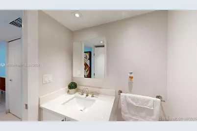 6039 Collins Ave #1223, Miami Beach, FL 33140 - Photo 11