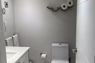 6039 Collins Ave, Miami Beach, FL 33140 - Photo 9