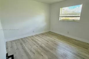 841 SW 74th Terrace, North Lauderdale, FL 33068 - Photo 5