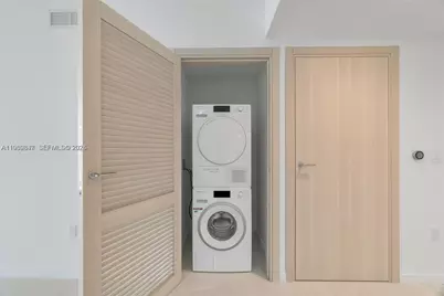 1000 Brickell Plz #3310, Miami, FL 33131 - Photo 7