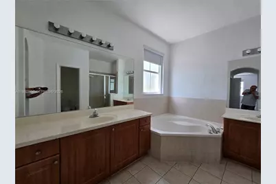 8402 NW 114th Path #8402, Doral, FL 33178 - Photo 21