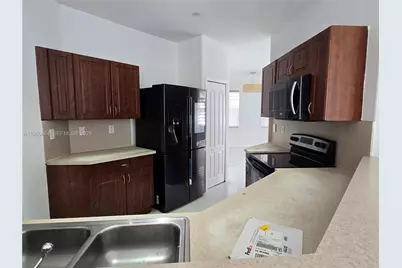 8402 NW 114th Path #8402, Doral, FL 33178 - Photo 11