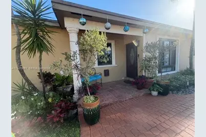 10720 SW 43rd Ln, Miami, FL 33165 - Photo 9