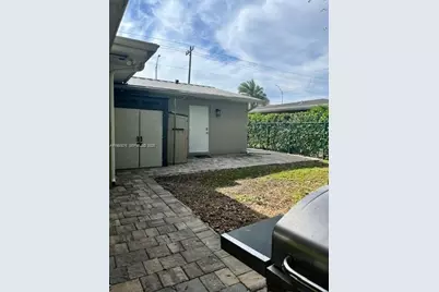 685 W 77th St, Hialeah, FL 33014 - Photo 29