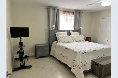 685 W 77th St, Hialeah, FL 33014 - Photo 15