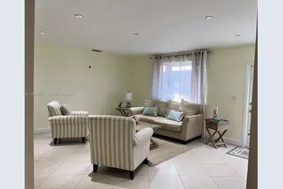 685 W 77th St, Hialeah, FL 33014 - Photo 5