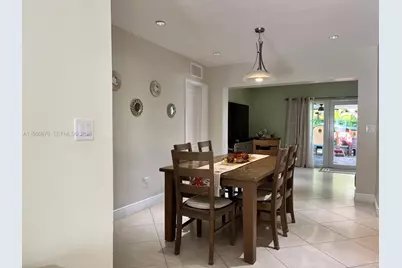 685 W 77th St, Hialeah, FL 33014 - Photo 7