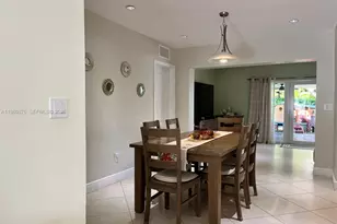 685 W 77th St, Hialeah, FL 33014 - Photo 7