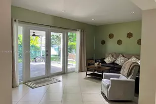 685 W 77th St, Hialeah, FL 33014 - Photo 11