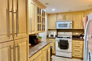 5005 Collins Ave, Miami Beach, FL 33140 - Photo 9