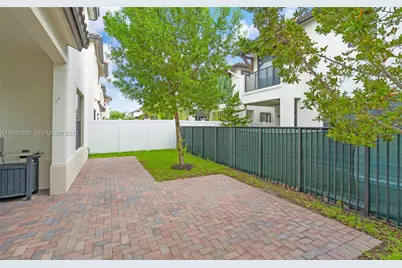 3274 W 96th Pl, Hialeah, FL 33018 - Photo 15