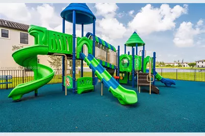 3274 W 96th Pl, Hialeah, FL 33018 - Photo 41