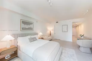 77 SE 5th St, Miami, FL 33131 - Photo 3