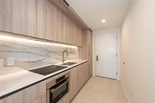77 SE 5th St, Miami, FL 33131 - Photo 5