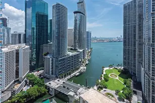 77 SE 5th St, Miami, FL 33131 - Photo 5