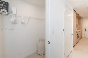 77 SE 5th St, Miami, FL 33131 - Photo 13