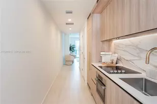 77 SE 5th St, Miami, FL 33131 - Photo 11