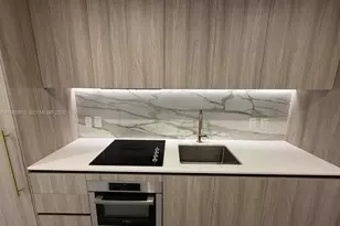 77 SE 5th St, Miami, FL 33131 - Photo 3