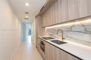 77 SE 5th St, Miami, FL 33131 - Photo 7