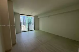 77 SE 5th St, Miami, FL 33131 - Photo 5