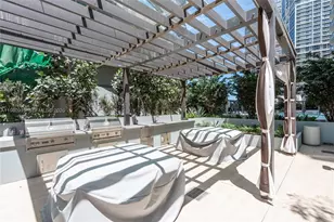 77 SE 5th St, Miami, FL 33131 - Photo 27