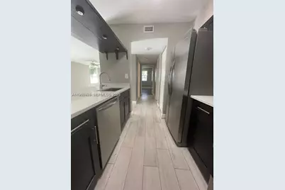 2811 N Oakland Forest Dr #110, Oakland Park, FL 33309 - Photo 3