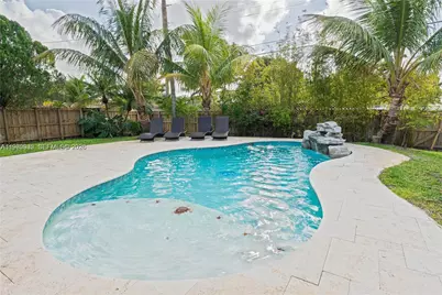1304 N 40th Ave, Hollywood, FL 33021 - Photo 3