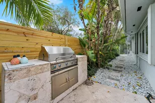 200 N Hibiscus Dr, Miami Beach, FL 33139 - Photo 37