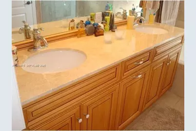 5273 NW 113th Ave, Doral, FL 33178 - Photo 13