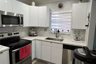 13715 Kendale Lakes Cir, Miami, FL 33183 - Photo 1