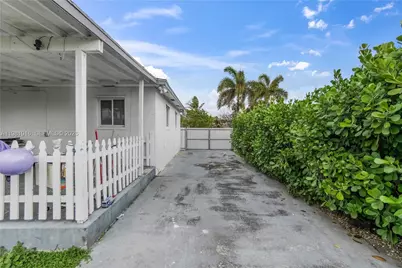 1570 NE 9th St, Homestead, FL 33033 - Photo 37