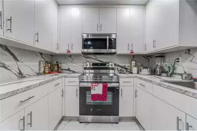 1570 NE 9th St, Homestead, FL 33033 - Photo 9