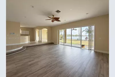 12490 Shoreline Dr, Wellington, FL 33414 - Photo 3