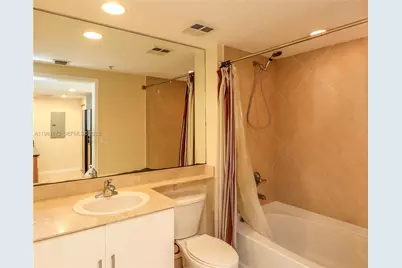 325 S Biscayne Blvd #1220, Miami, FL 33131 - Photo 3