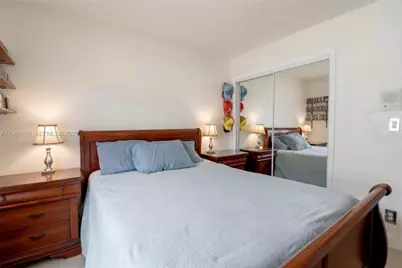 8070 SW 157th Pl, Miami, FL 33193 - Photo 15