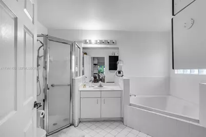 11262 NW 59th Ter, Doral, FL 33178 - Photo 15