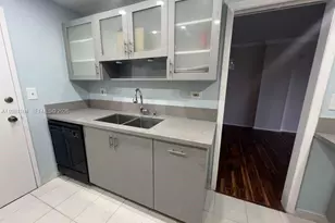 800 NE 195th St, Miami, FL 33179 - Photo 5