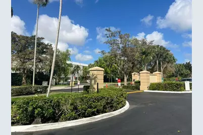 800 NE 195th St #501, Miami, FL 33179 - Photo 3