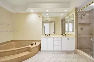 20281 E Country Club Dr, Aventura, FL 33180 - Photo 29