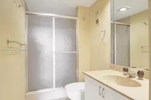 20281 E Country Club Dr, Aventura, FL 33180 - Photo 35