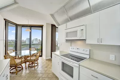 20281 E Country Club Dr #1703, Aventura, FL 33180 - Photo 17