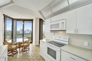 20281 E Country Club Dr, Aventura, FL 33180 - Photo 17