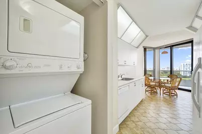 20281 E Country Club Dr #1703, Aventura, FL 33180 - Photo 19