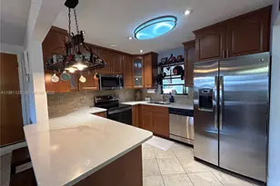 10818 SW 72nd St, Miami, FL 33173 - Photo 5