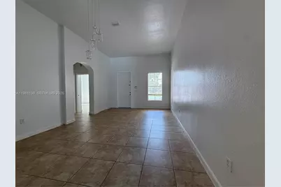 4045 NE 15th St, Homestead, FL 33033 - Photo 9